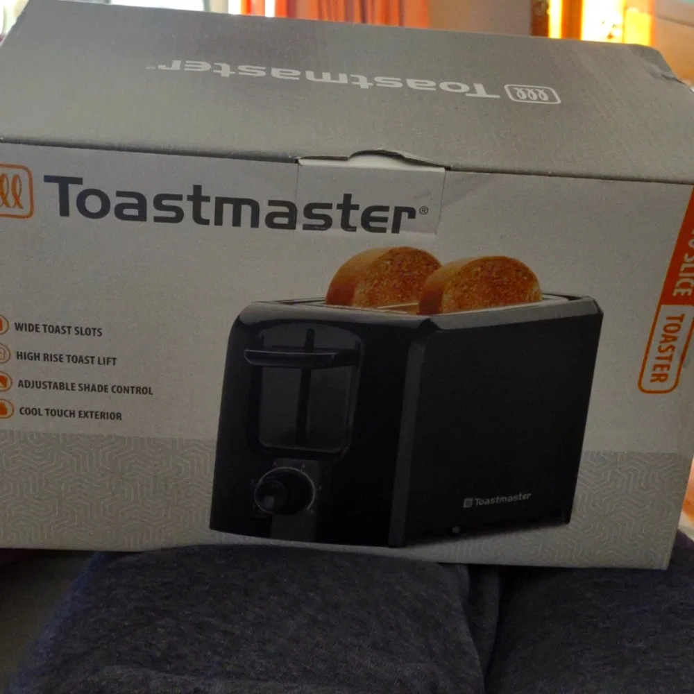 2 slice toaster brand new by Toastmaster. Please note: UPC code has been cut out - Picture 1 of 4